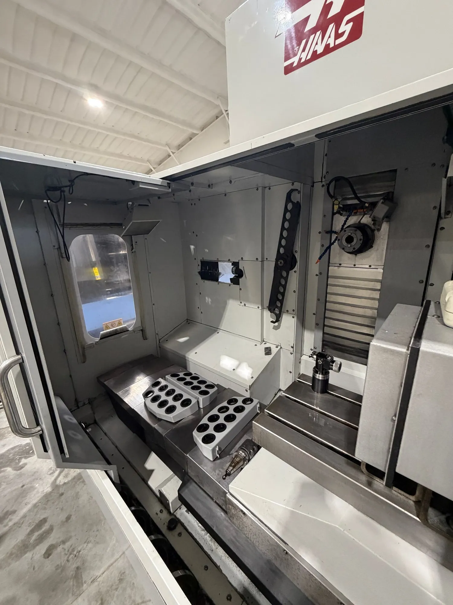 Haas #ES-5-4T, CNC Horizontal Machining Center, 40" X, 18" Y, 22" Z, 30 HP, 12,000 RPM, 40 automatic tool - Image 7