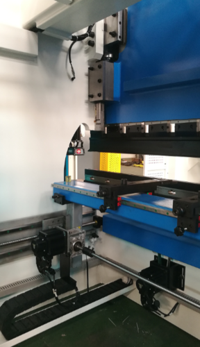 600 Ton, MAQ #WE67K-600/3700, CNC Press Brake, 12' overall, 110.2" between housing, 15.7" throat, 25.2" open - Image 5