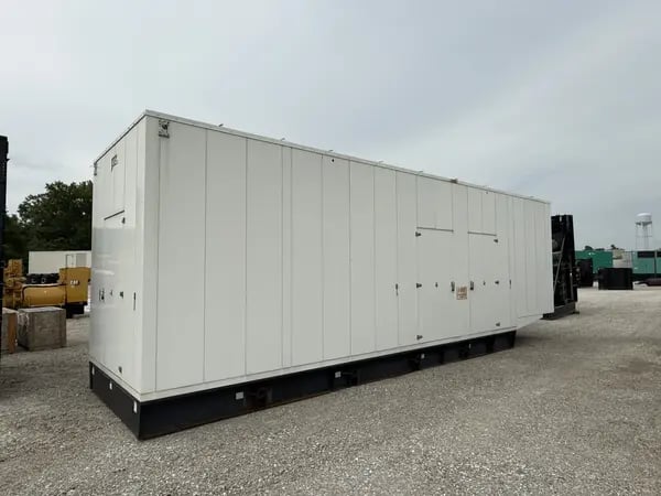 750 KW Caterpillar #C27, Diesel Generator Set, 480 Volts, 1800 RPM, 1375 gallon fuel tank, sound attenuated - Image 2