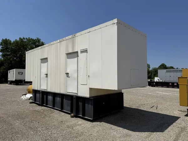 750 KW MTU #750RXC6DT, Diesel Generator Set, 480 Volts, 1800 RPM, sound attenuated enclosure, 3500 gallon - Image 3