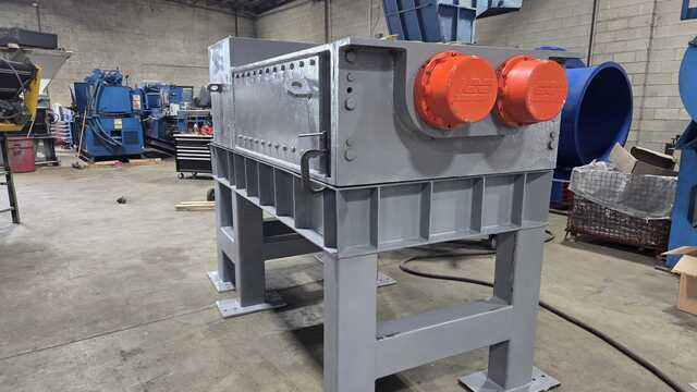 SSI #1600H, shear shredder, 36" x 50" cutting chamber, hydraulically driven, 2" refaced knives, slow speed - Image 1