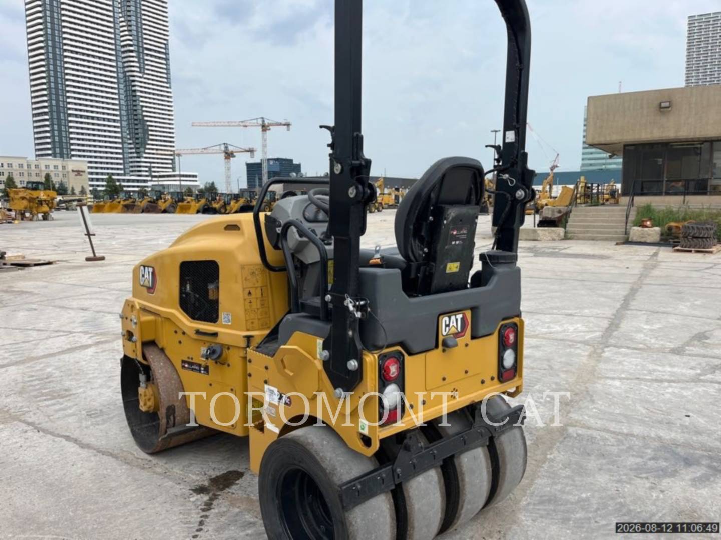 Caterpillar CC2.7-03GC, Pneumatic Tired Compactor, 22 hours, S/N: 2C700111, 2023 - Image 4