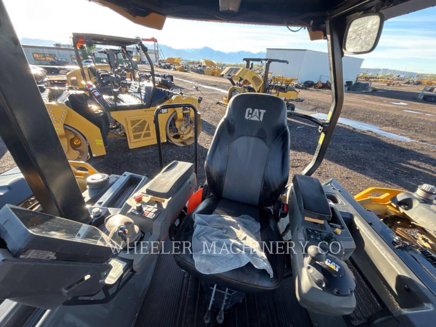 Caterpillar CB10, Twin Drum Roller, 573 hours, S/N: L9R00606, 2024 - Image 4