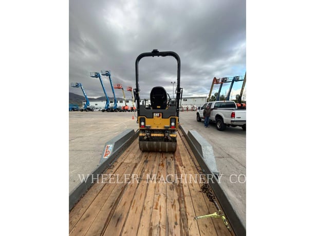 Caterpillar CB2.5 GC, Twin Drum Roller, 465 hours, S/N: 64000289, 2024 - Image 4