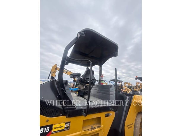 Caterpillar CB15 VV, Twin Drum Roller, 2202 hours, S/N: M9400371, 2021 - Image 4