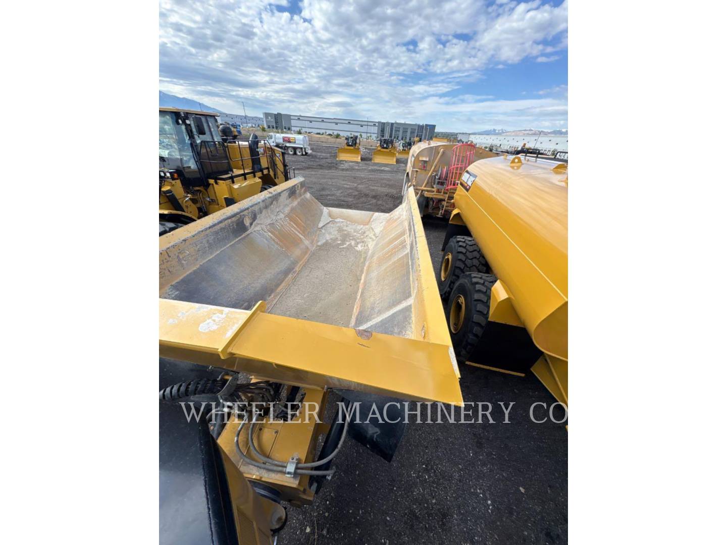 Caterpillar 730, Articulated Truck, 993 hours, S/N: 3T304300, 2025 - Image 3