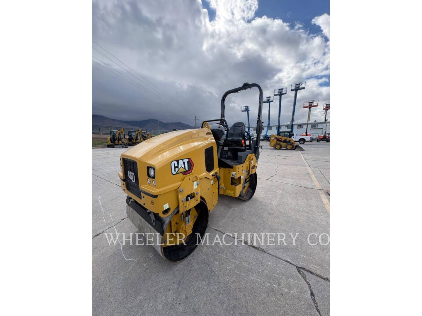 Caterpillar CB2.5 GC, Vibratory Single Drum Smooth, 161 hours, S/N: 64000240, 2023 - Image 8