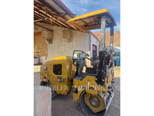 Caterpillar CB2.5, Twin Drum Roller, 182 hours, S/N: 64700257, 2023 - Image 5