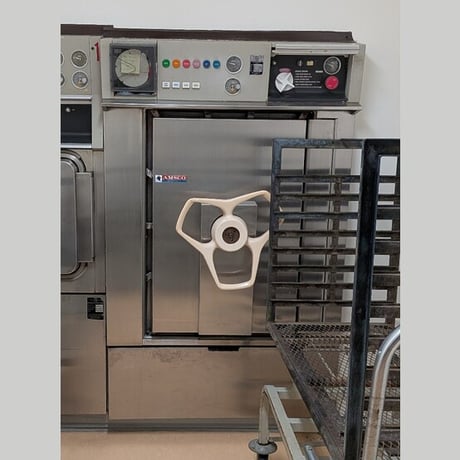 Amsco #Vacamatic-A, Autoclave, 48" L x 24" width x 35.5" H chamber, 23.6 cu.ft. volume, manual controls, 1975 - Image 2