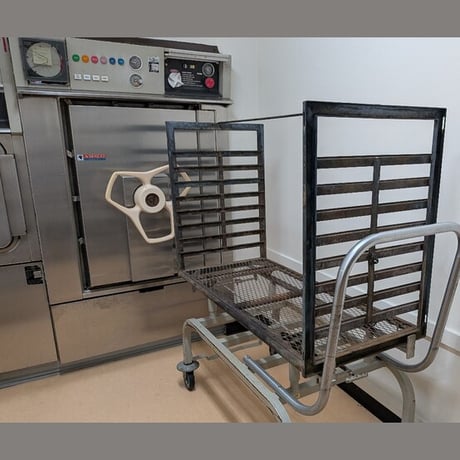 Amsco #Vacamatic-A, Autoclave, 48" L x 24" width x 35.5" H chamber, 23.6 cu.ft. volume, manual controls, 1975 - Image 4