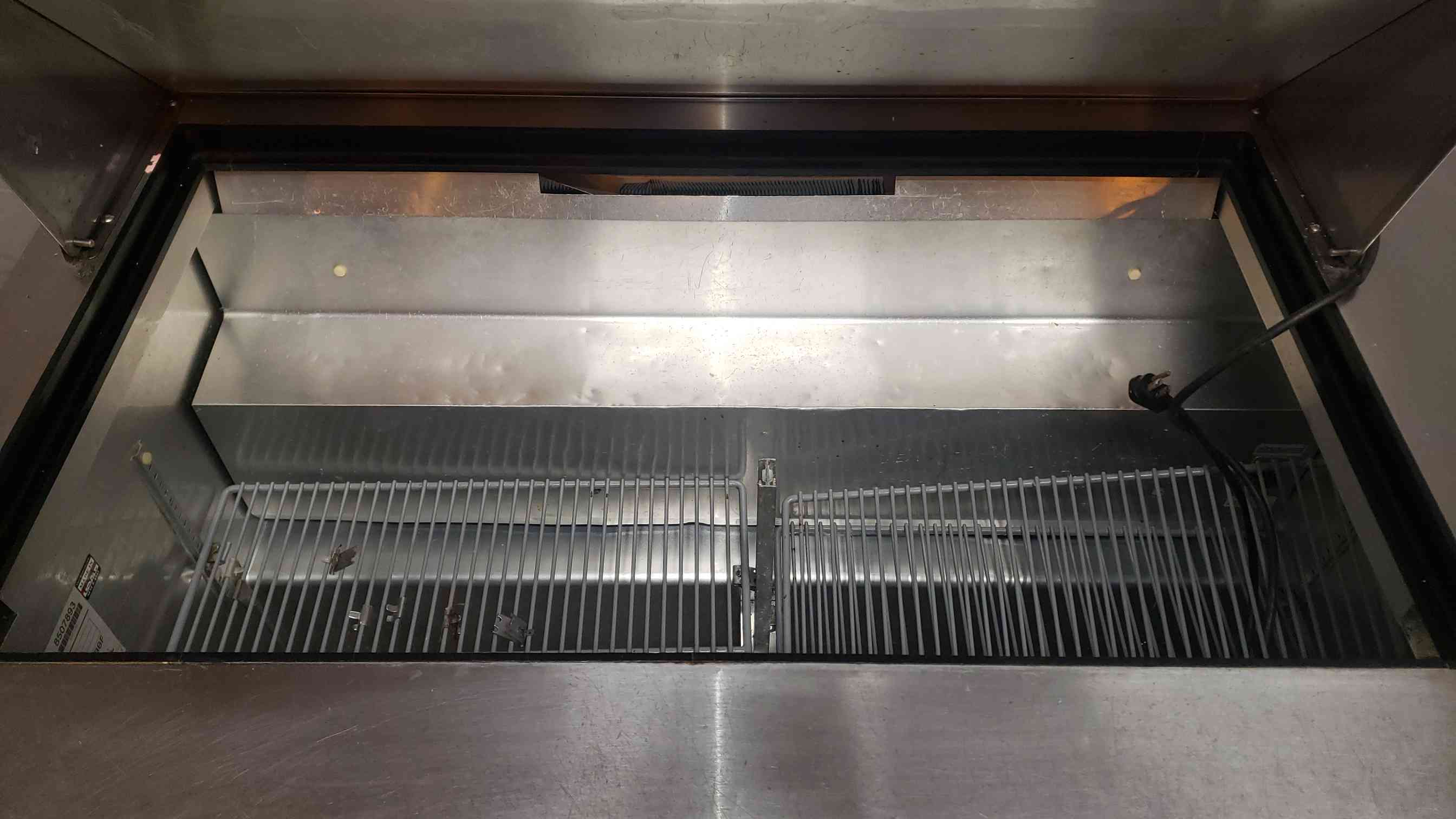 True, #TSSU-48-18M-B, Stainless Refrigerated Prep Table, Tested - Image 3