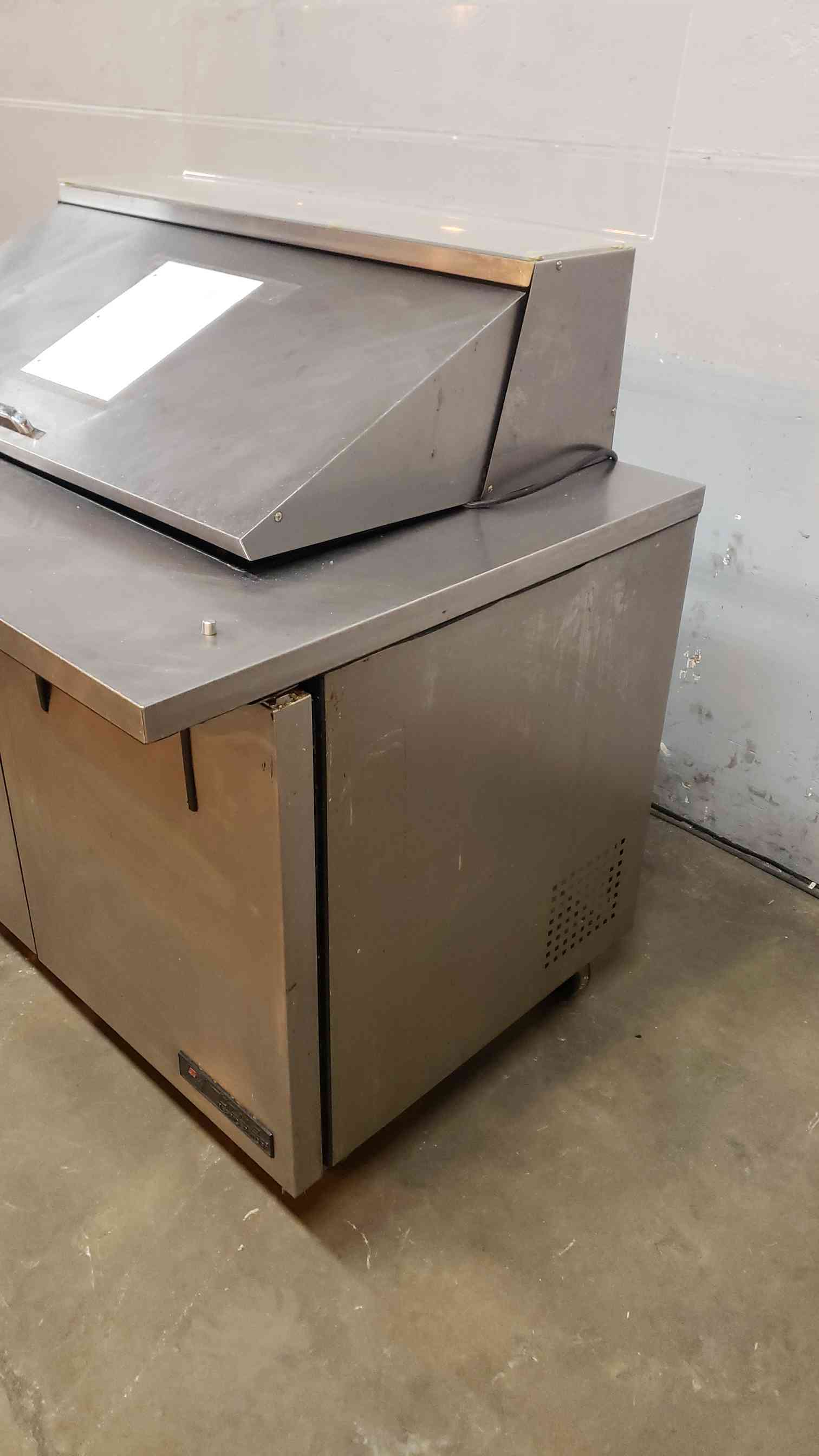 True, #TSSU-48-18M-B, Stainless Refrigerated Prep Table, Tested - Image 5