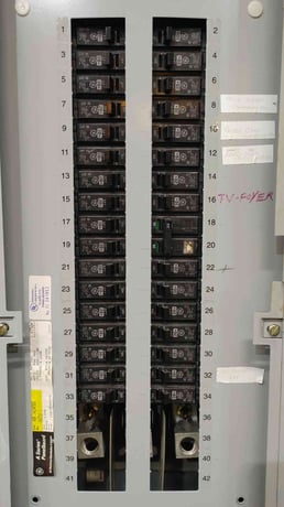 400 Amp. General Electric, AQF3424MBX, panelboard enclosure, 208Y/120 Volts, 3 phase, 34x THQB 20A 1-pole - Image 3