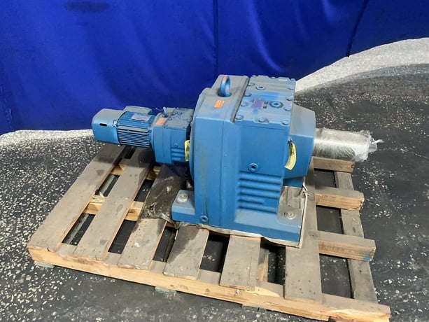 1 HP @ 1740 RPM, Sew #R147R77DRE80M4BE1HR, Gear Drive, 1.44 A - Image 3