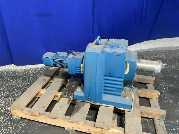 1 HP @ 1740 RPM, Sew #R147R77DRE80M4BE1HR, Gear Drive, 1.44 A - Image 4