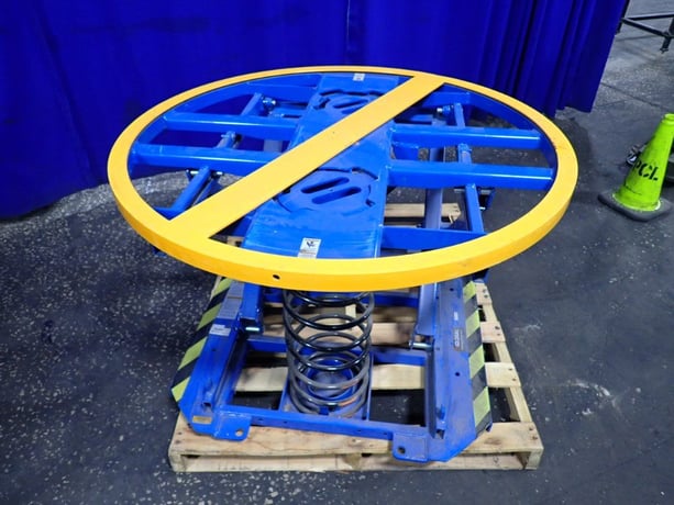 44" Global Industrial, Pallet Positioner - Image 2