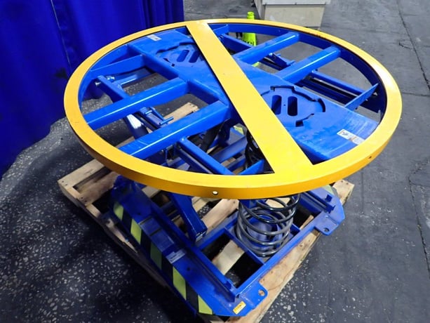 44" Global Industrial, Pallet Positioner - Image 4