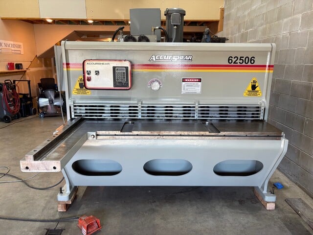 1/4" x 6' Accurshear #62506, hydraulic shear, 36" programmable Back Gauge, 4' squaring arm, 2006 - Image 1