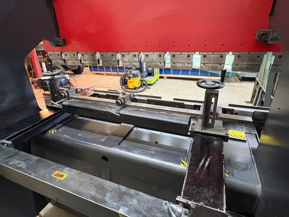 50 Ton, Amada #RG-5020LD, up-acting hydraulic press brake, 6.5'OA, 4" stroke, 15.75" throat, 14.57" open, 1999 - Image 3