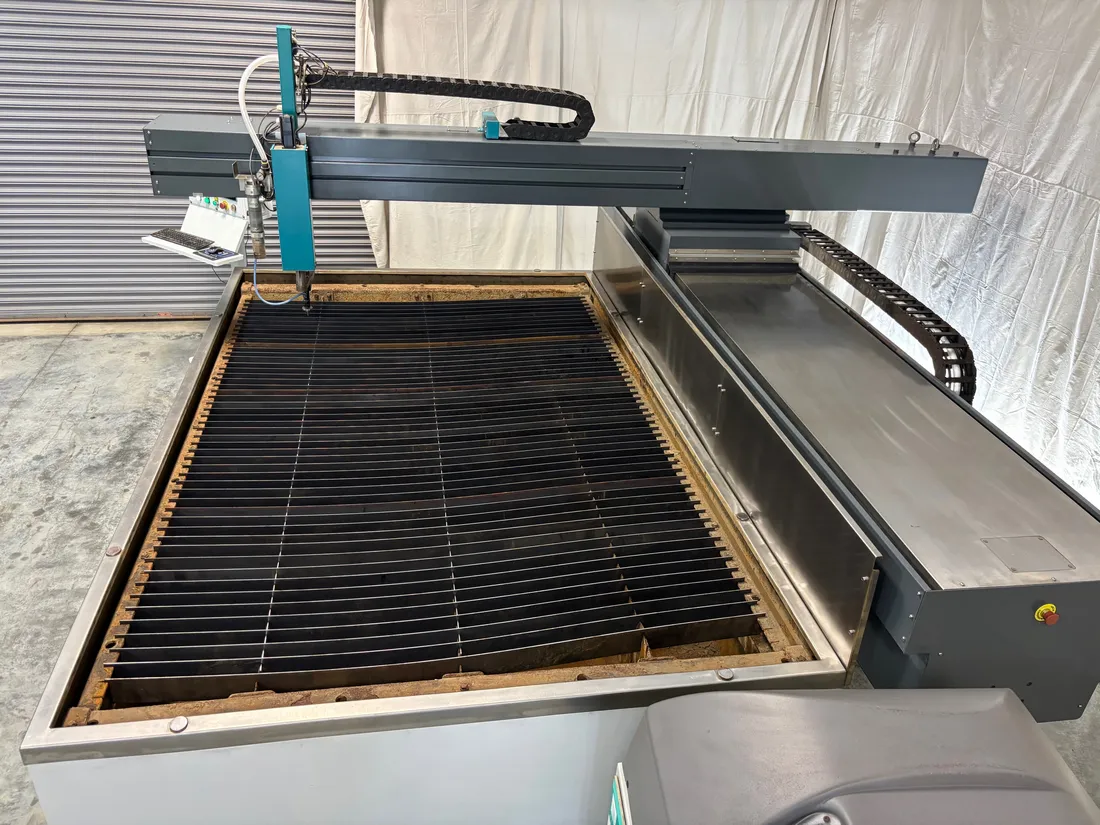 Flow #Mach-100-3020, CNC Waterjet Cutting System, 6.6' x 10' table, 50 HP pump, 60,000 psi, Flowmaster - Image 6