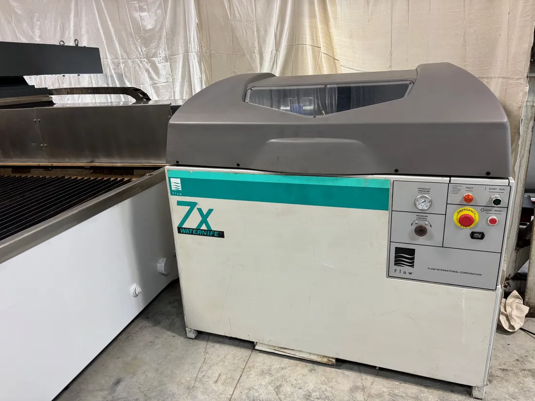 Flow #Mach-100-3020, CNC Waterjet Cutting System, 6.6' x 10' table, 50 HP pump, 60,000 psi, Flowmaster - Image 10