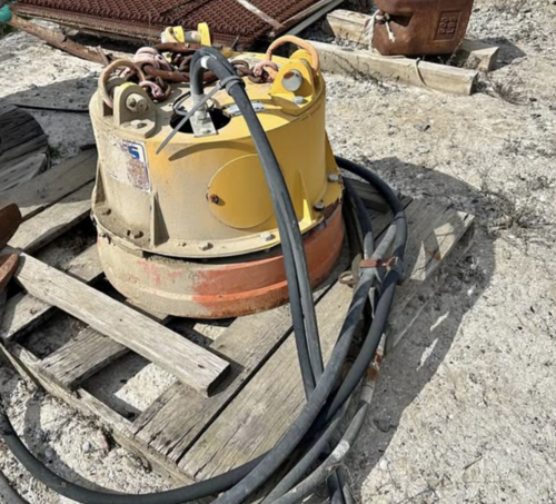 28" Tramac #TMAG-700, Hydraulic Scrap Lifting Magnet, 770 lb. magnet, 3 KW hydraulic generator, integrated - Image 1