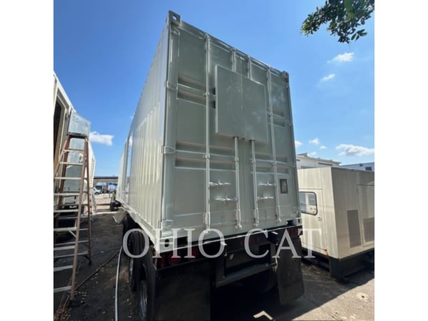 1600 KW Caterpillar #XQ1750, mobile diesel generator set, 400 Volts, 1800 RPM, 900 hours, 1993 - Image 2