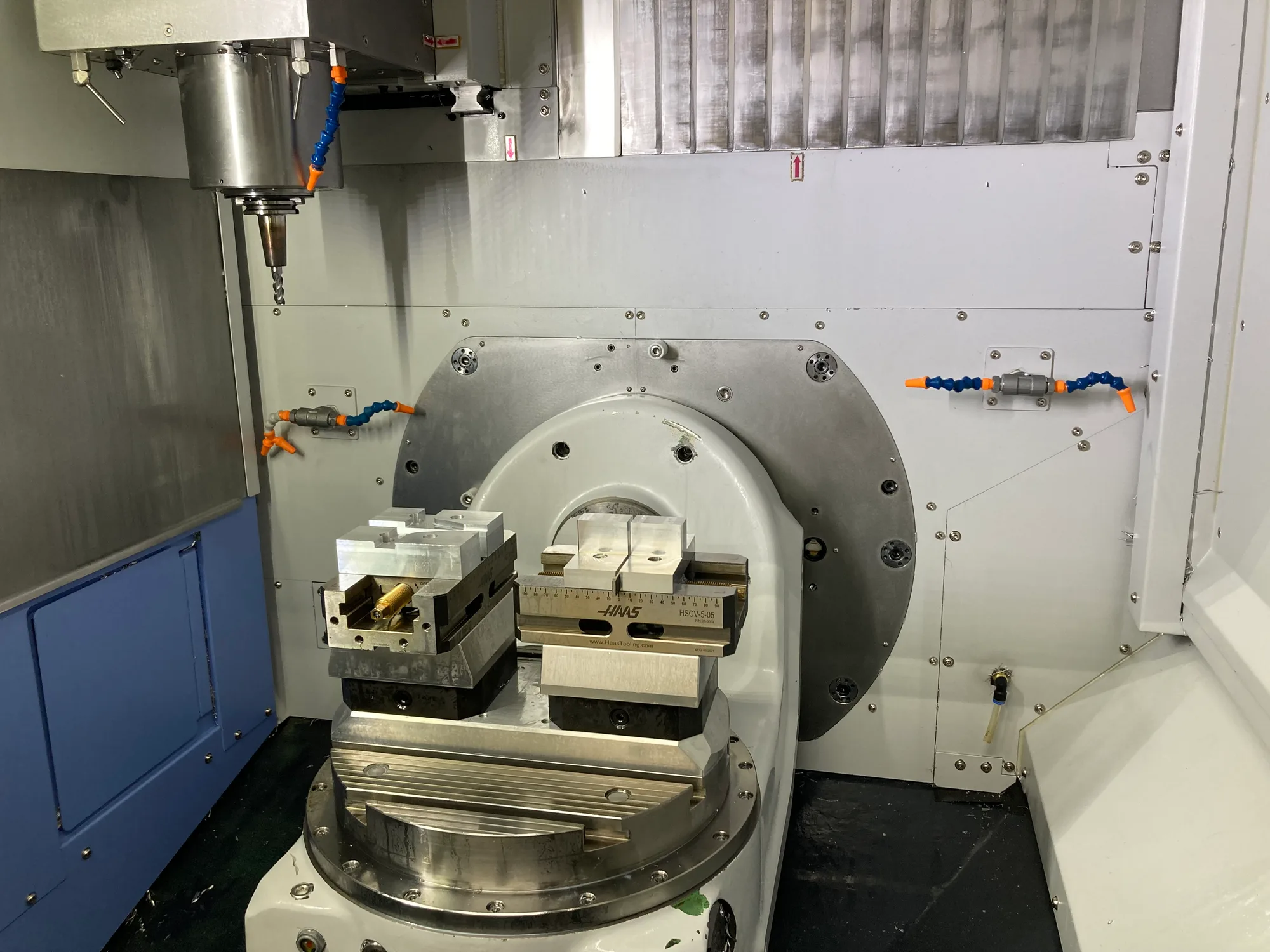 DN Solutions #DVF-4000, CNC Vertical Machining Center, 24.4" X, 17.3" Y, 16.9" Z, 15000 RPM, 40 automatic - Image 3