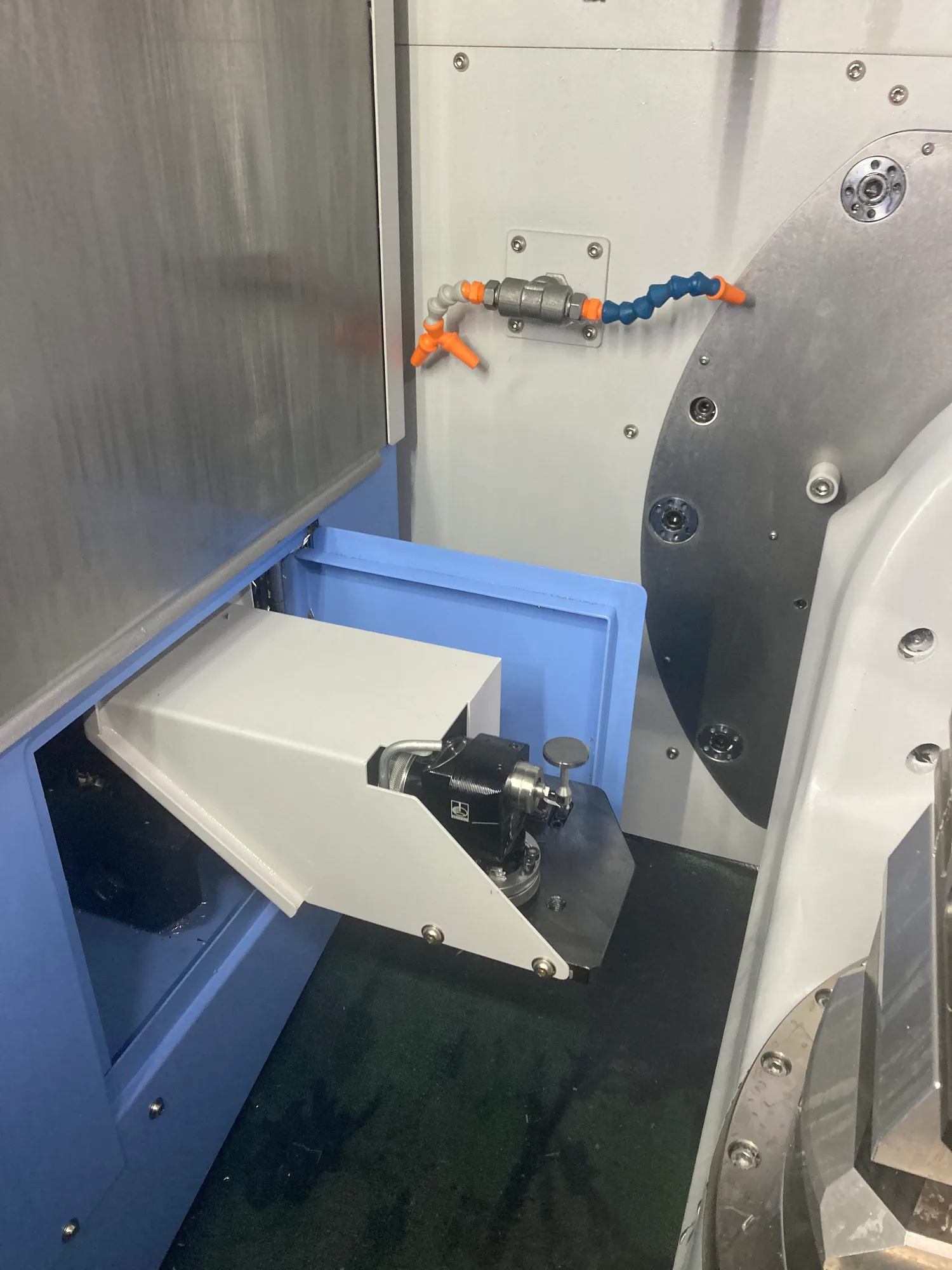DN Solutions #DVF-4000, CNC Vertical Machining Center, 24.4" X, 17.3" Y, 16.9" Z, 15000 RPM, 40 automatic - Image 9