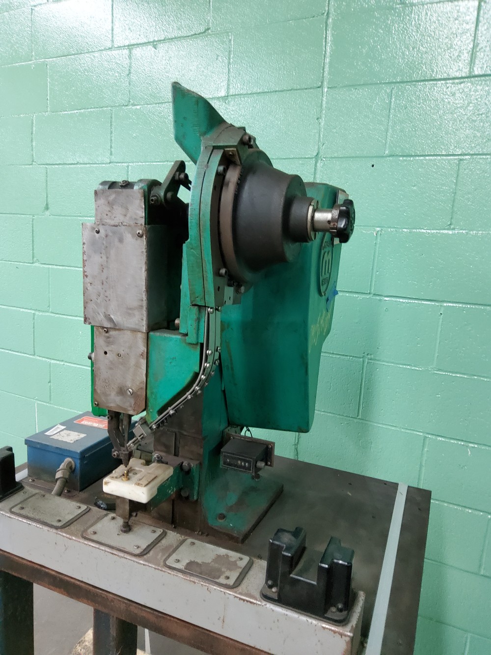 Milford #S-63, rivet machine, 1/8" diameter rivets, pawn buttons - Image 4