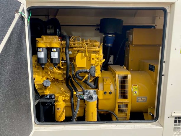 100 KW Caterpillar #D100GC, diesel generator set, 277/480 Volts, C4.4 engine, EPA Tier 3, sound attenuated - Image 6