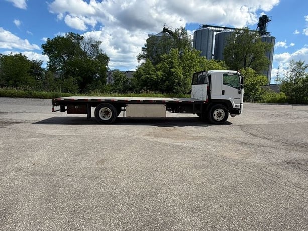 Isuzu #FTR, flatbed truck, 2017 - Image 2