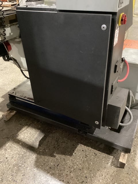 Vectrax, vertical knee mill, 13" x 46" table, 38" X, 19" Y, 5 HP, 5000 RPM, variable speed head - Image 9