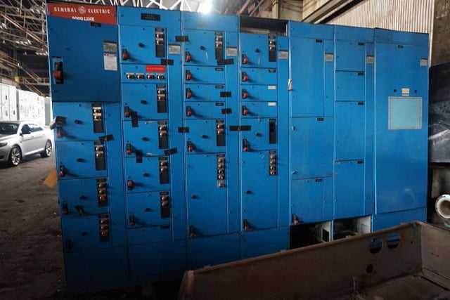 General Electric 8000 Series, low voltage motor control, (2) size 4, (9) size 1 - Image 1