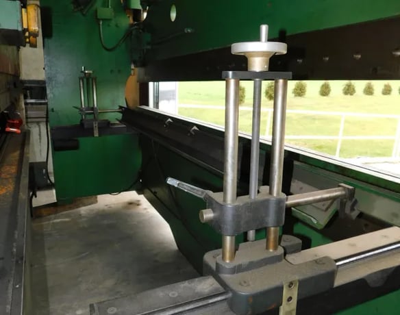 230 Ton, Cincinnati #230CBX12, CNC Hydraulic Press Brake, 14' overall, 1512" between housing, 30 HP, Die - Image 5