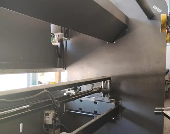 250 Ton, Piranha #Pro-II-250-12, CNC Hydraulic Press Brake, 12' overall, 124" between housing, 30 HP, Delem - Image 2