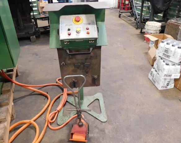 60 Ton, Cincinnati #60CBIIX4, CNC Hydraulic Press Brake, 6' overall, 54" between housing, 11" Stroke, 7.5 HP - Image 2