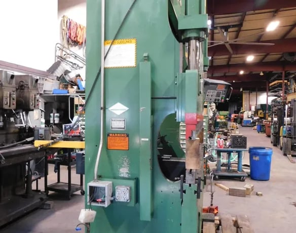 60 Ton, Cincinnati #60CBIIX4, CNC Hydraulic Press Brake, 6' overall, 54" between housing, 11" Stroke, 7.5 HP - Image 5