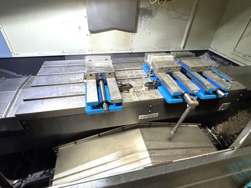 Daewoo Doosan #DNM-5700, vertical machining center, w/ 8" rotary table, 41" X, 22" Y, 20" Z, 12000 RPM, CT40 - Image 2