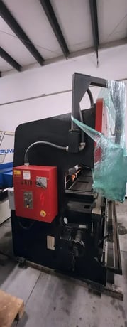 100 Ton, Amada #RG-100, hydraulic press brake, 10.2' overall, 100.39" between housing, 3.94" stroke, 15.75" - Image 2