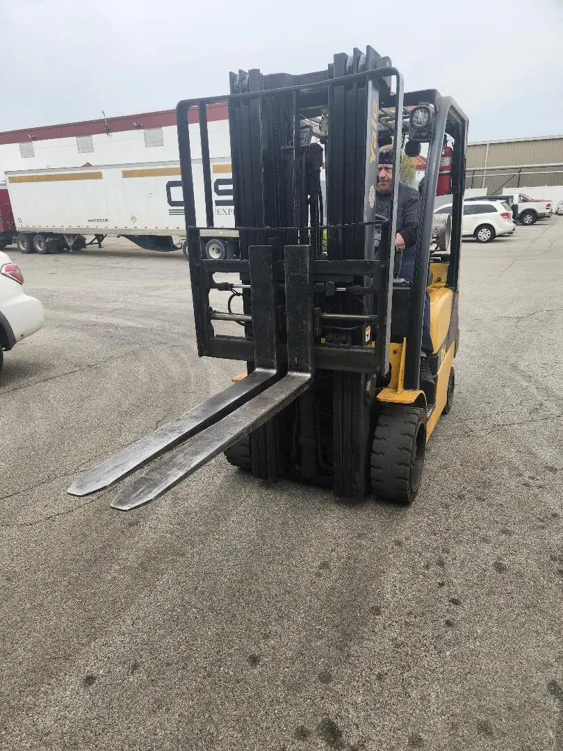 5,500 Lb. Yale #GLC060VXNVSE085, Forklift, LPG, 3-Stage Mast, 48" Forks, 2015 - Image 4