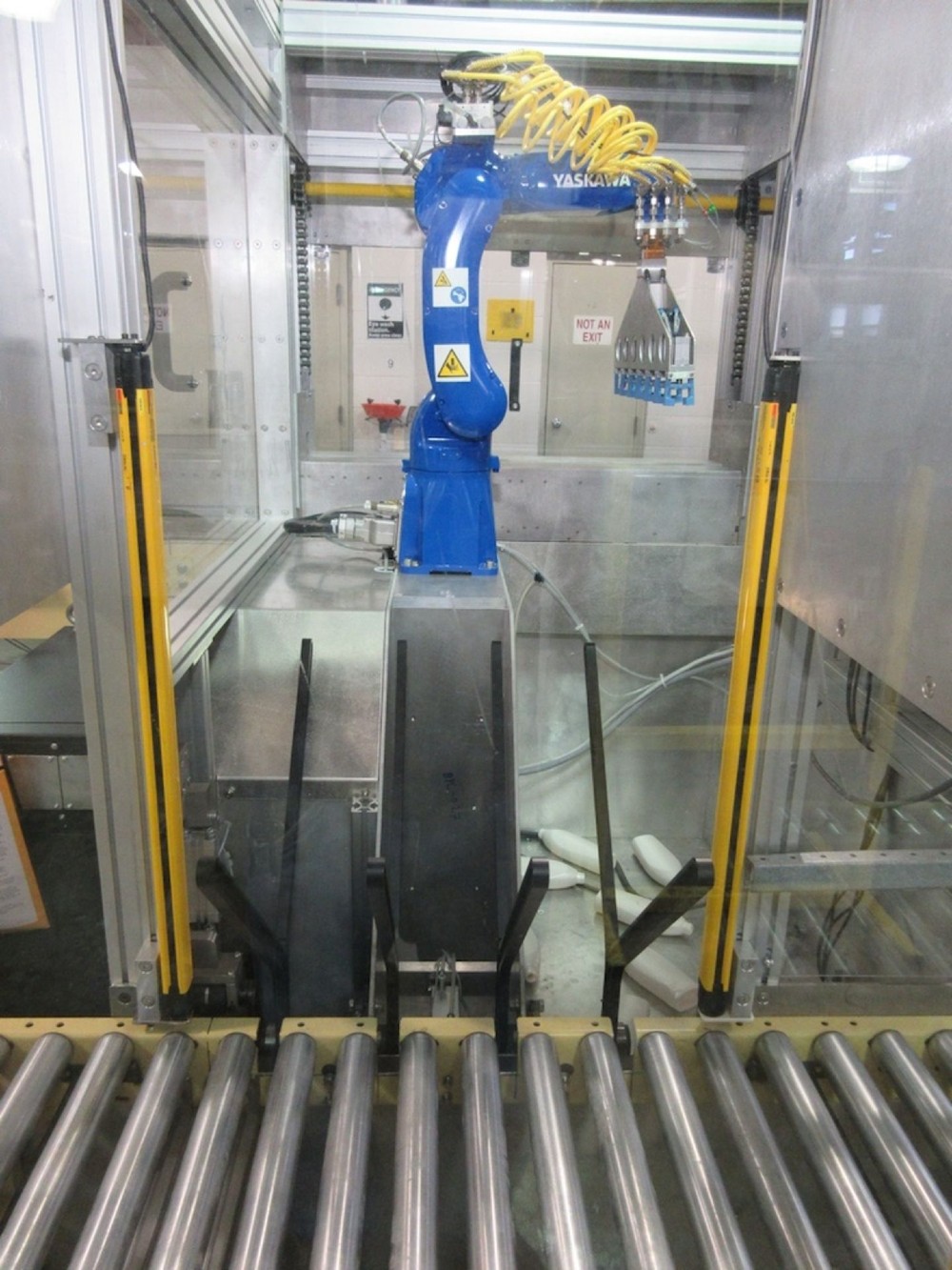 Yaskawa, YR-1-06VX8-A00, bottle packing robot system, 2022 - Image 4