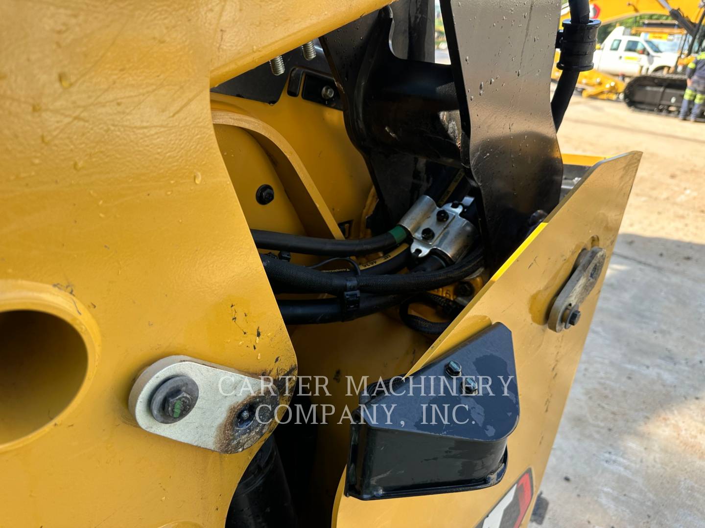 Cat 255, Skid Steer Loader, 324 hours, S/N: FL711226, 2025 - Image 8