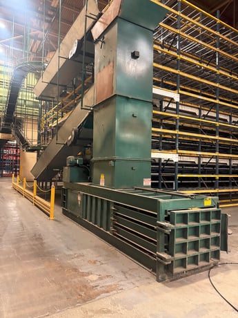 International Baler Corp. #1295-44, horizontal auto-tie baler w/ infeed conveyor, 1995 - Image 1