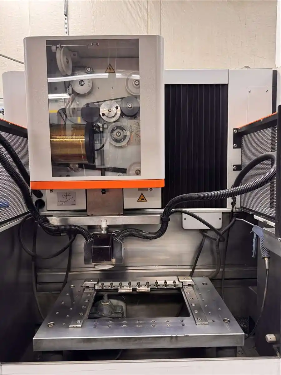 Charmilles #Cut-200-SP, wire Electrical Discharge Machine, 26.77" x 17.72" table, 13.8" X, 8.66" Y, 8.66" Z - Image 4
