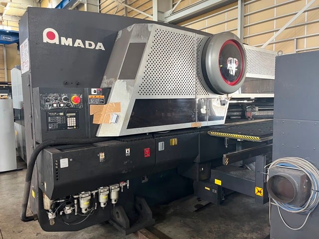 33 Ton, Amada #EML-3610NT, CNC punch/laser combo, 44 station, 100" x 60" sheet, 4000 watt, 2013 - Image 1