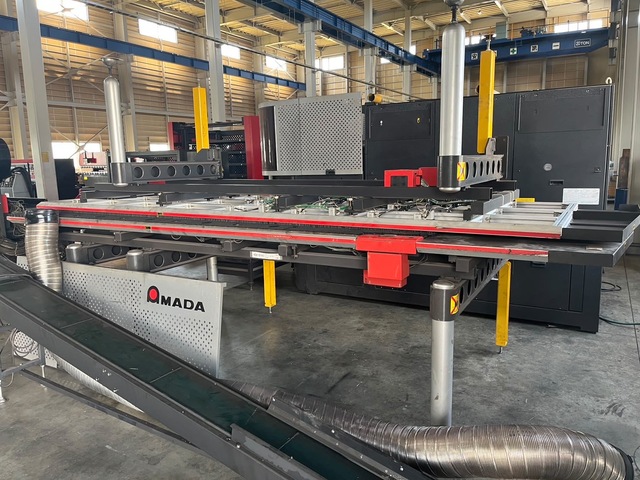 33 Ton, Amada #EML-3610NT, CNC punch/laser combo, 44 station, 100" x 60" sheet, 4000 watt, 2013 - Image 4