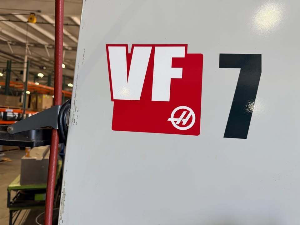 Haas #VF-7, CNC Vertical Machining Center, 84" X, 32" Y, 30" Z, 84" x 28" table, 20 HP, 7500 RPM, CAT 40, 24 - Image 3