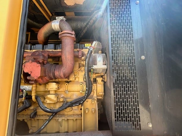 150 KW Caterpillar #D150-8, 120/208 Volts, 454 hours, 60Hz 1800 RPM, EPA Tier 1, sound attenuated enclosure - Image 7