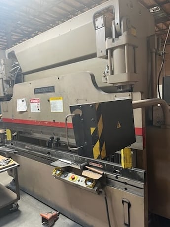 90 Ton, Cincinnati #90CBIIX8, CNC Press Brake, 1032" between housing, 8" stroke, 7" throat, 24" Back Gauge - Image 2